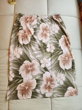Forever 21 Beige & Olive Floral Stretchy Pencil Skirt Small